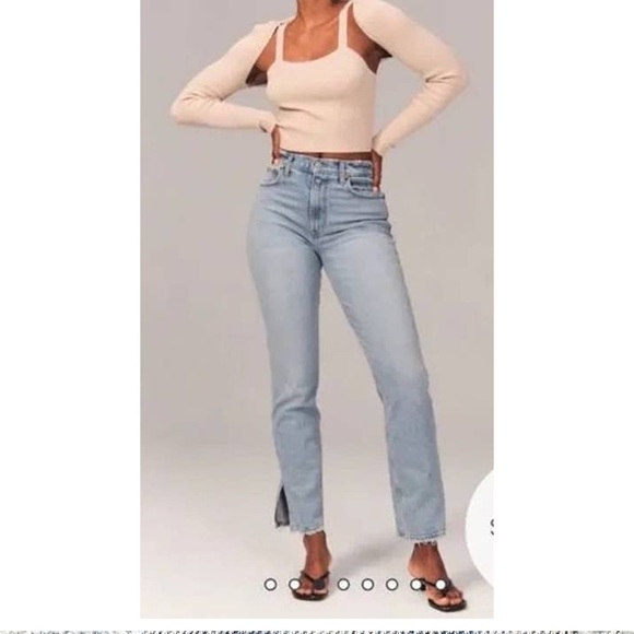 NWOT Abercrombie Curve Love Ultra High Rise 90s Straight Jeans - Picture 1 of 7